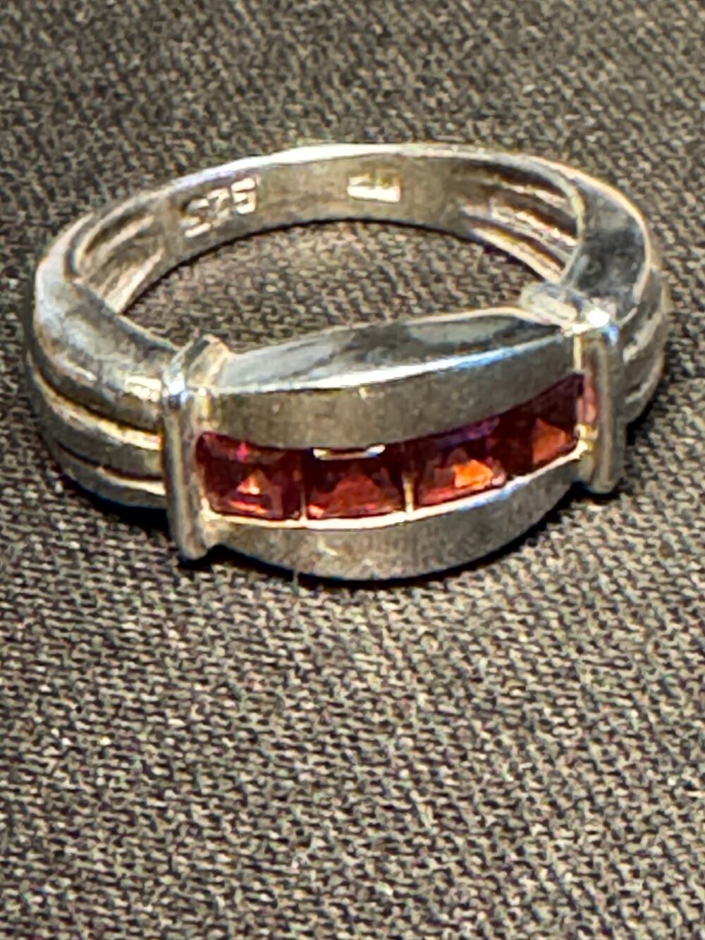 925 Sterling Silver 4grams Size 6 Garnet Ring